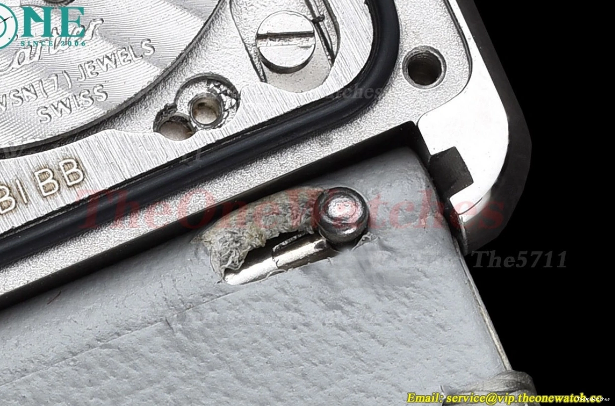 Small Leather Quartz Must On SS Grey Strap White K11F Tank LE dial 0206